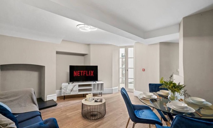 Wakefield Condo | The Perfect 2 Bed Apartment in Yorkshire - Parking