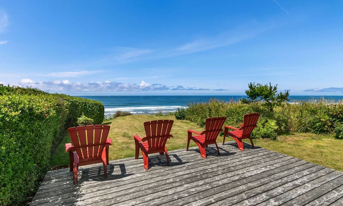 Arch Cape Cabin | The Pilot House by AvantStay | Stunning Home Right On Arch Cape Beach!