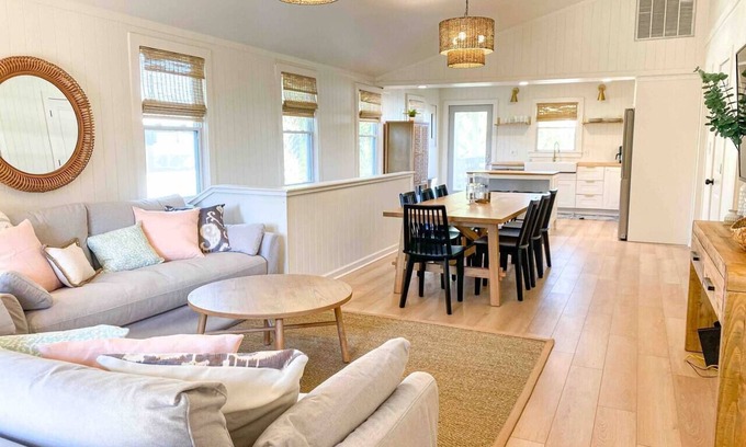 Pawleys Island House | The Pink Flamingo/6-Bdrm Beach House/90-Sec Walk to Litchfield Beach!