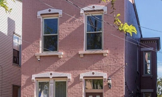 Cincinnati House | The Pink House in Cincinnati - 5 mins from Downtown, OTR, Findlay, & Clifton!n
