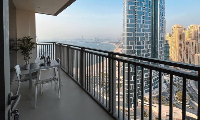 Dubai Marina Apartment | The Plush Homes - Deluxe Apartment with Sea View in Marina/JBR