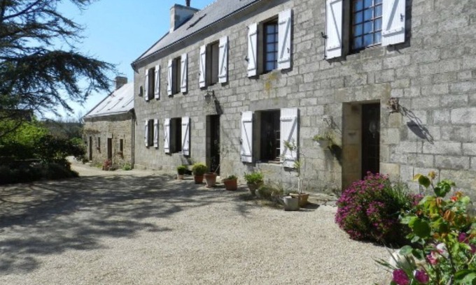 Cleden-Cap-Sizun House | The Pointe du Raz Farm: CAMPAIGN