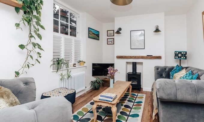 Henley-on-Thames House | The Poppies