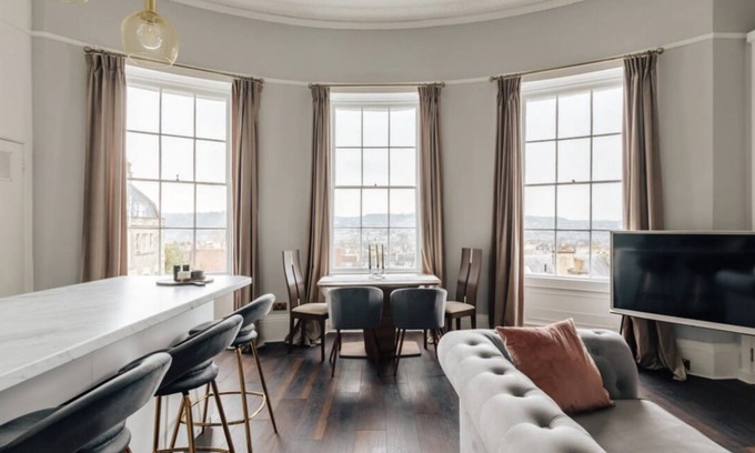 Bath Apartment | The Portland Apartment, 2 beds with parking