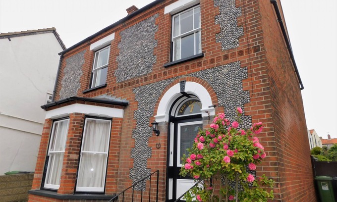 Sheringham Cottage | The Prairie - a deceptively spacious cottage with parking close to the beach in Sheringham