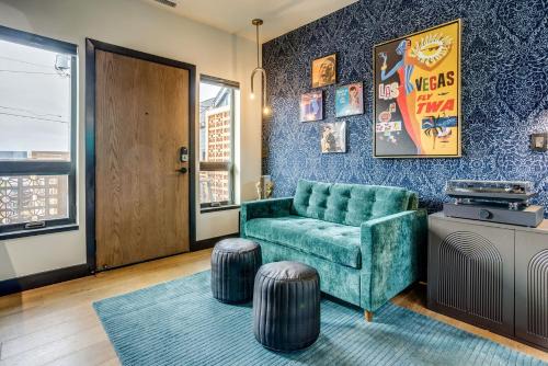 Newport Hotel | The Prima at The Louie Boutique Motel, Walk to Everything! Dog Friendly!