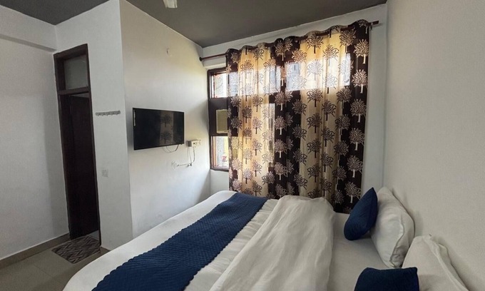 Hauz Khas Village House | The Prime Palace