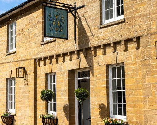 Corton Denham Hotel | The Queens Arms