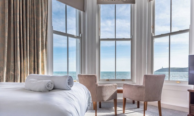 Chysauster Hotel | The Queens Hotel