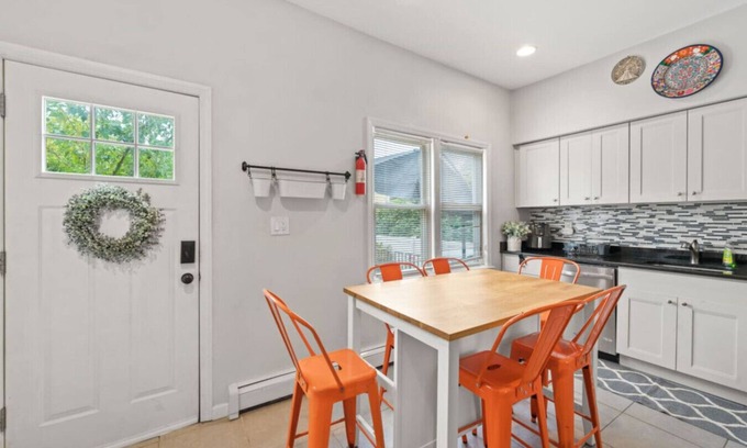 Bayonne House | The Rainforest I|Sleeps 9|20m to NYC|Free Parking