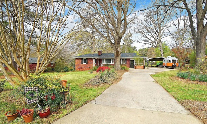 Southwest Raleigh House | The Raleigh Hideaway Ranch w/Large Fenced Yard and King Main + Pup Friendly