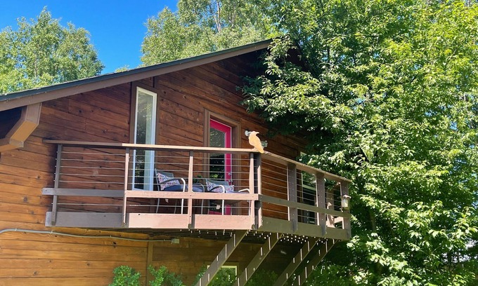 Abbott Loop Apartment | The Raven Lodge in Abbott Loop