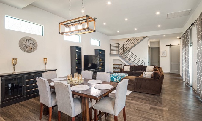 Hudson Bend House | The Reserve: Private Pool, outdoor entertainment area, master downstairs, Wifi, Parking