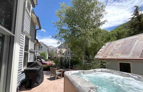 Telluride House | The Residence on South Oak - steps to the gondola!
