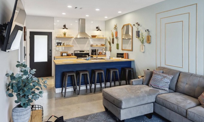 Downtown House | The Retreat - 1BR/1.5BA 1 Block Downtown Bryan