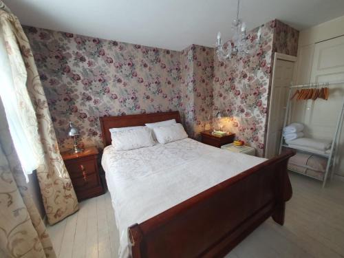 Carlingford House | The Retreat Guest Rooms