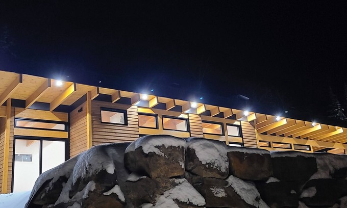 Sainte-Beatrix Ski Chalet | The Retreat - Mountain chalet - piscine & spa