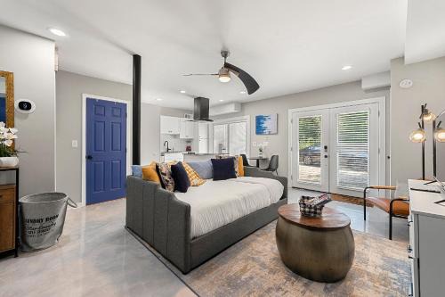 Sylvan Hills Apartment | The Rhitreat, Studio, 10 Min Downtown & Airport