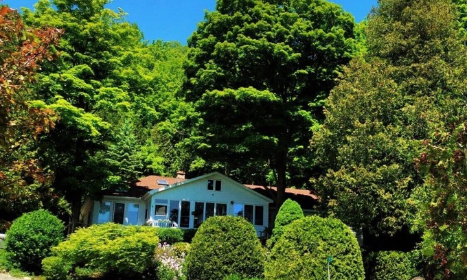 Wiarton House | The Rich-Haven Waterfront Country House