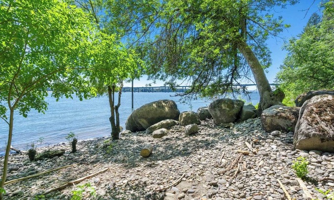 Old Evergreen Highway House | The Riverfront Retreat-Woods Landing