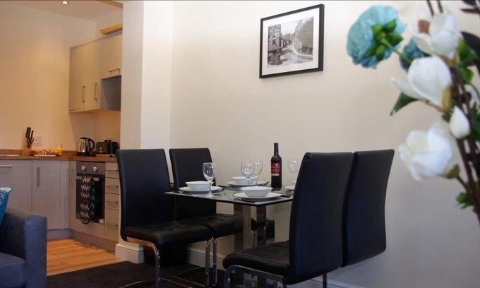 Leek Apartment | The Roaches Suite - Premier Serviced Accommodation