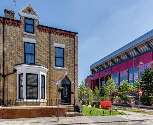 Anfield House | The Rockfield by Serene Stays Stylish 6BR near Anfield with Bar Virgin Media and Fast WiFi