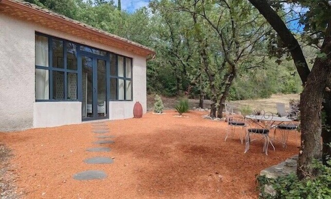 Pernes-les-Fontaines Apartment | The Rose Garden - Pernes-les-Fontaines