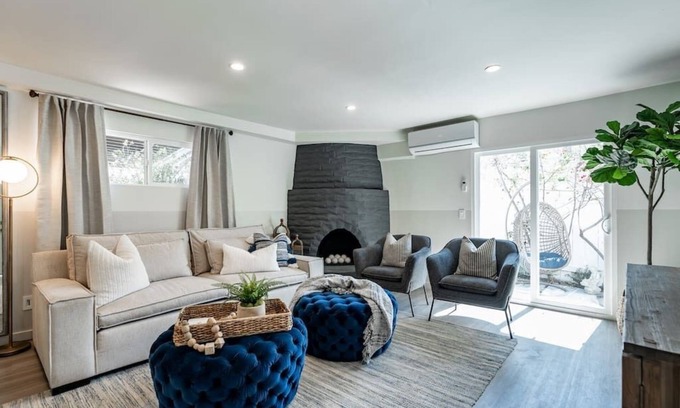 Beach Barber Tract Condo | The Rosemont - A La Jolla Gem Just 2 Minutes Walk to Beach