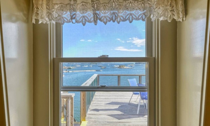 Stonington Hotel | The Roseway - Inn on the Harbor