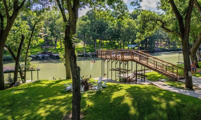 Seguin House | The Rosewood On Lake Placid Waterfront Lake House Retreat and Event Center