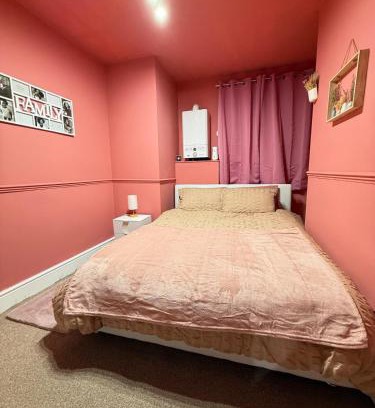 Mill Road Apartment | The Rosy Retreat By Station