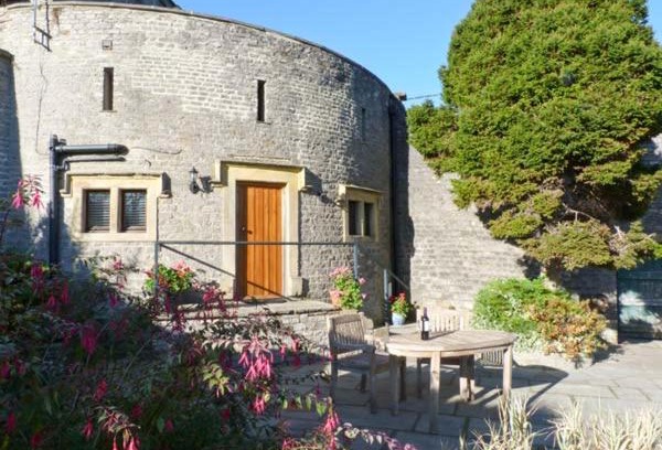 Middleham House | The Round House