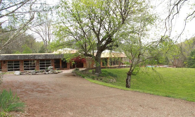 Townsend House | The Round House - Smoky Mountain Vacation on your own private Retreat!
