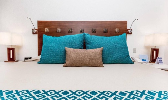 Zona Hotelera Resort | The Royal Cancun All Suites Resort - Two Bedroom Suite Beachfront