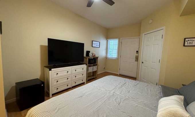 Sea Trail Apartment | The Royal Suite at 215