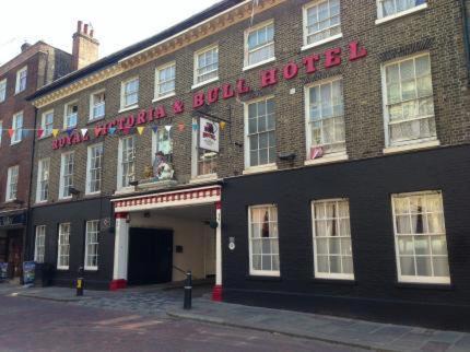 Rochester Hotel | The Royal Victoria & Bull Hotel