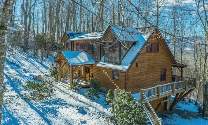 Banner Elk House | The Running Waters Lodge at The Lodges at Eagles Nest