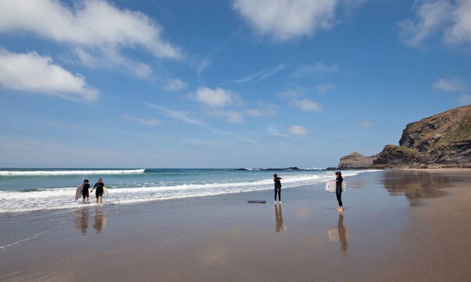 Launceston House | The Swallows Nest - Three Bedroom House, Sleeps 6