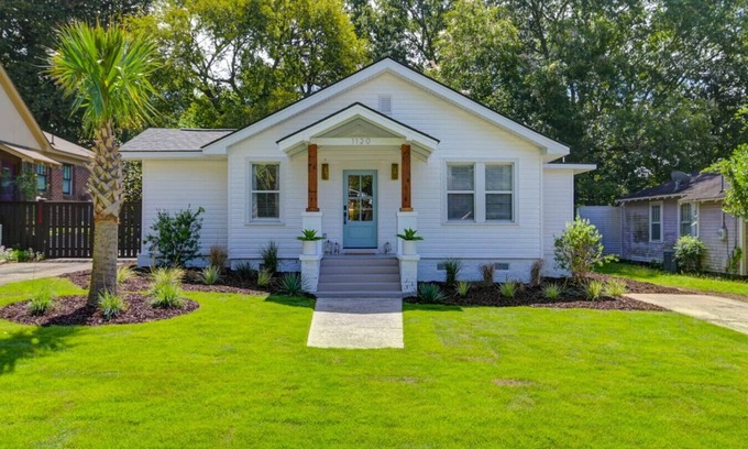 Earlewood House | The Sabal | 3BR/3BA w/Hot Tub & Fire Pit