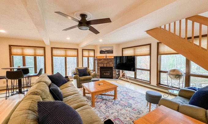 Birchview by the Saco House | The Saco Getaway | River Access | Storyland