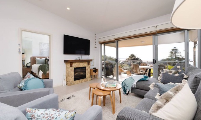 Encounter Bay Apartment | The Salty Seagull - ocean view luxe by the beach! 3BR 2B + so many extras.