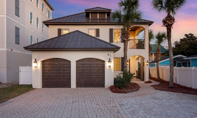 Miramar Beach House | ☀️ The Salty Sun | Private Pool | Dog Friendly* | 2 Min Walk to Beach | Free Parasailing