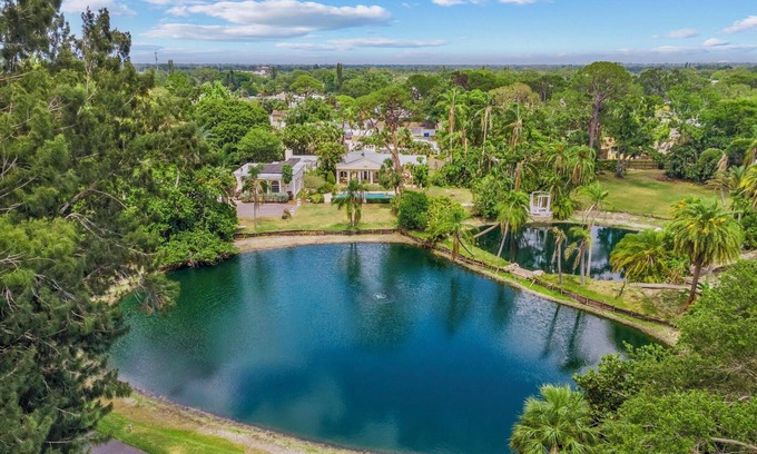 Jungle Terrace House | The Sanctuary Serene Pool Estate in St Pete