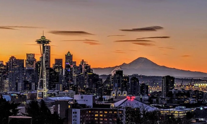 Lower Queen Anne House | "The" Seattle View & 5-Star Luxury