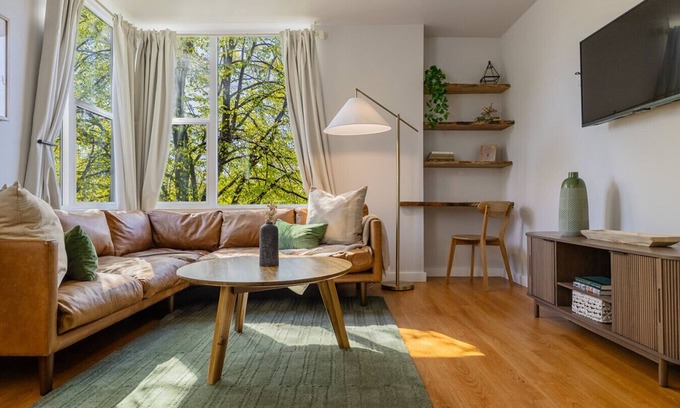 Genesee Apartment | The Seaview Vista| Stylish 2BD w/Rooftop Views