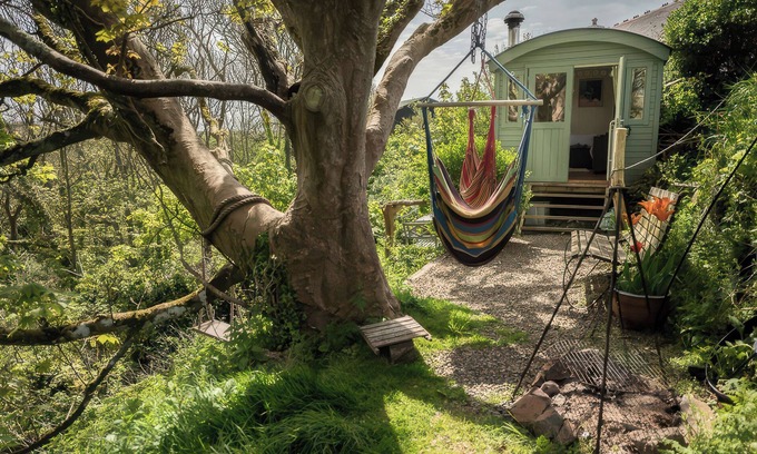 St Brides Cottage | THE SHEPHERD HUT, pet friendly, country holiday cottage in Solva