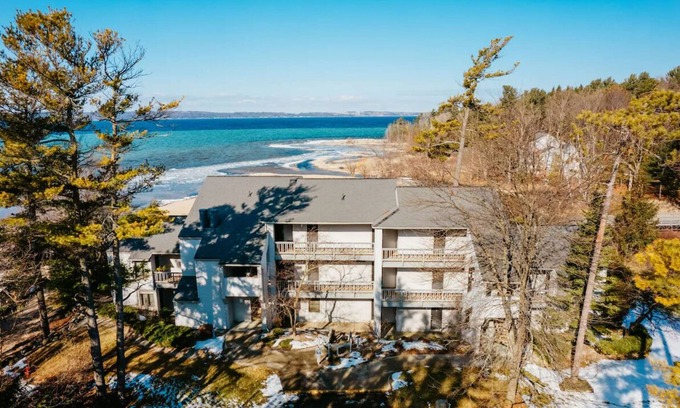 Acme Resort | The Shores Resort