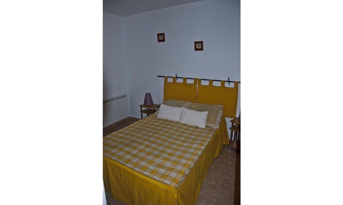 Ruidera Bed & Breakfast | The sidewalk- 2 people