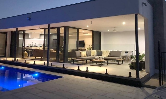 Mulwala House | The Sinatra Couples Retreat