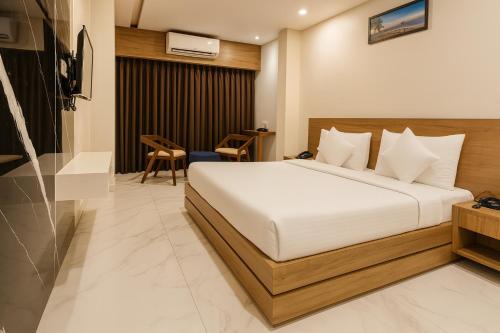 Rajpipla Hotel | The Sky Imperial Unity Inn